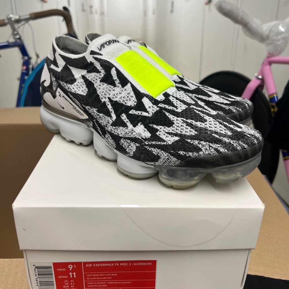 Nike VaporMax Flyknit Moc 2 Black White Neon Sneakers